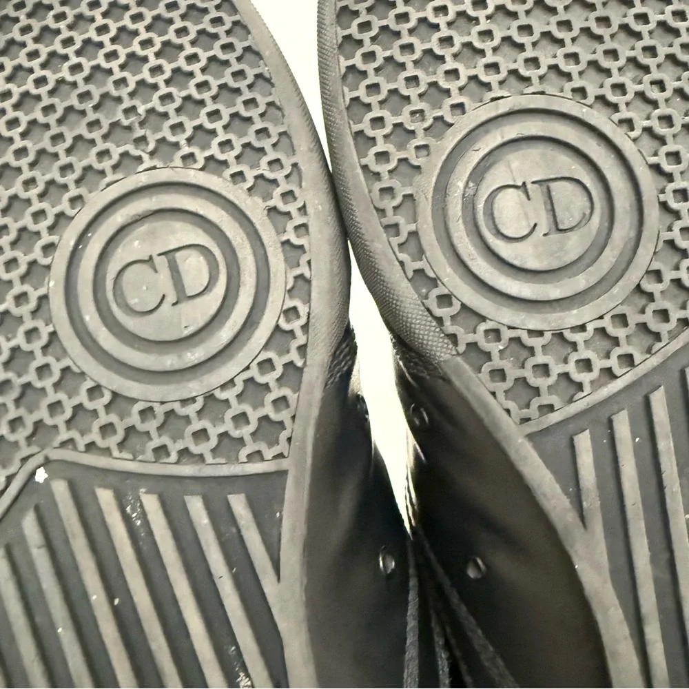 Dior Black Sneakers Sleek Leather Design - Picture 13 of 15